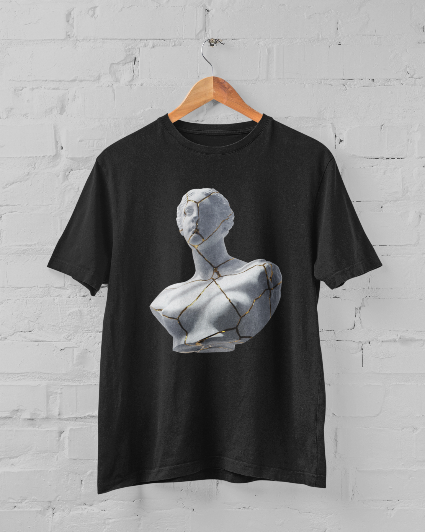 Queen of ROME T-shirt